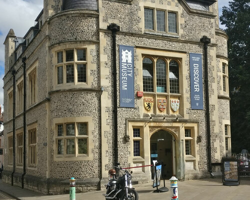 The front of a old looking museum building