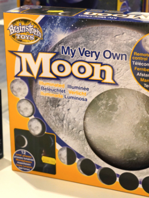 Science Shop photo of a Moon toy in a box